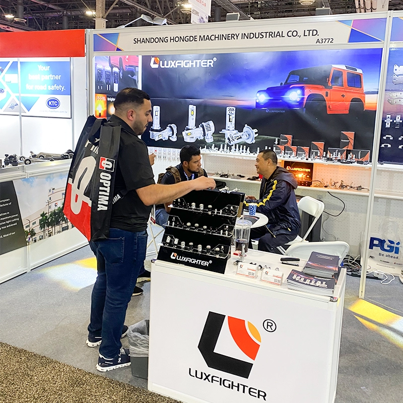 Faruri LED LUXFIGHTER la Automotive Aftermarket Products Expo